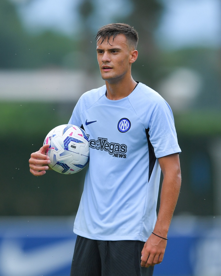 意媒：國米在2026年可2300萬歐回購斯坦科維奇，2027年為2500萬歐