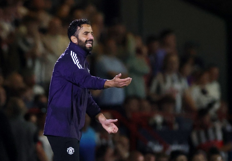 曼聯(lián)輸球！理查茲：阿莫林太過固執(zhí)，就算老板支持但這套行不通