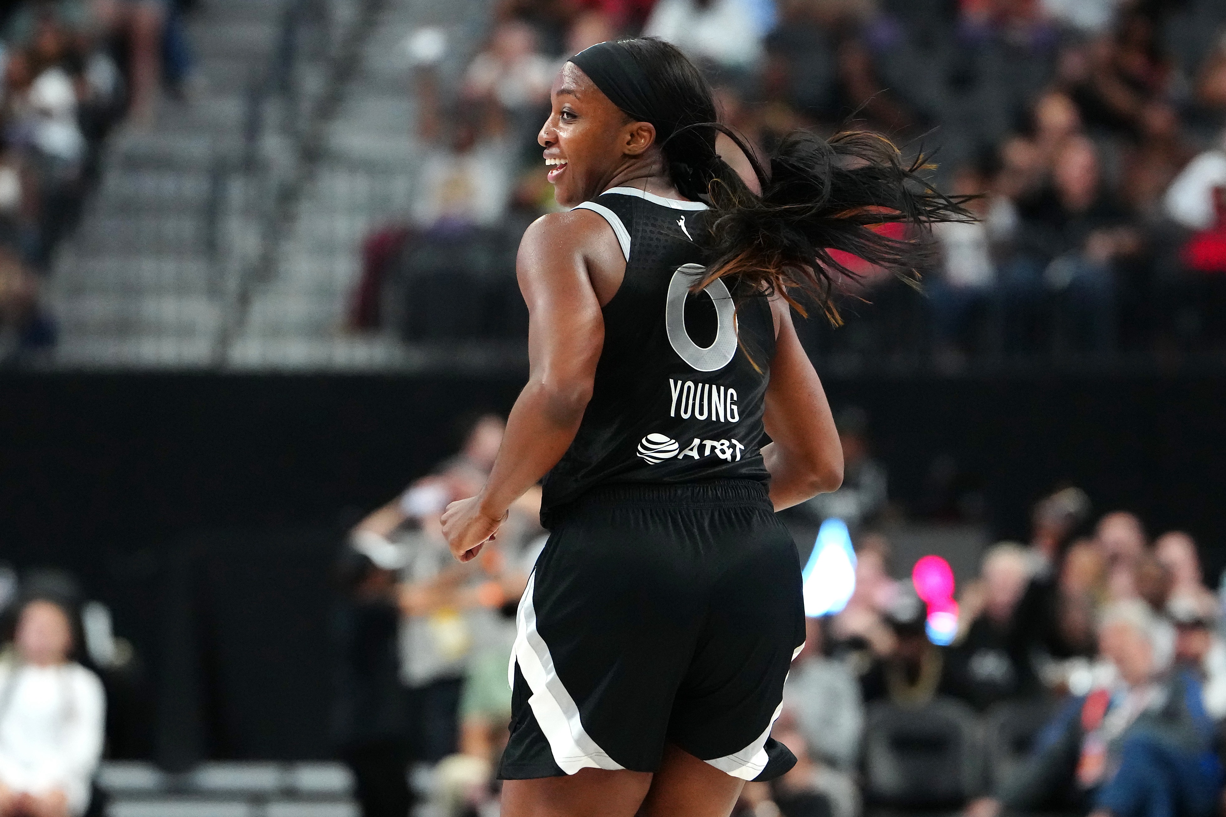 厥功至偉！杰基-楊14中9砍全場最高25分另5板4助 幫助王牌勝狂熱