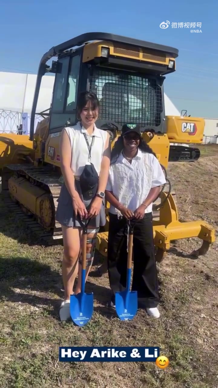 瘦了？李月汝出席飛翼訓(xùn)練場的開工儀式 小寶受傷位置還戴著護具