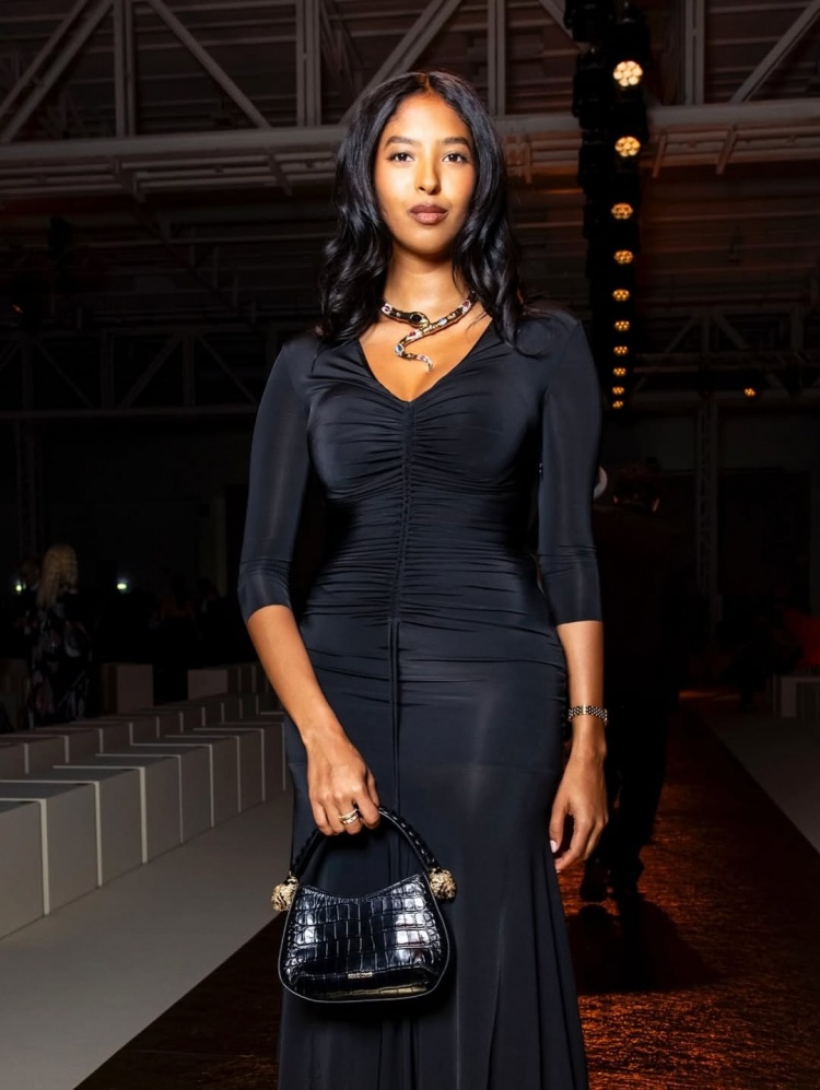 亭亭玉立！科比大女兒在社媒曬米蘭時(shí)裝周美照 瓦妮莎點(diǎn)贊