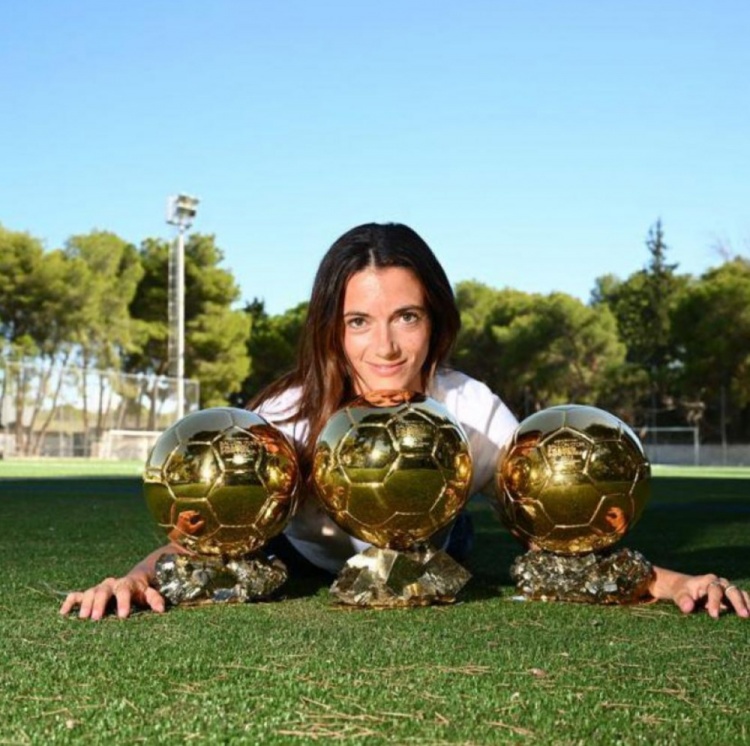 金球三連！邦馬蒂：沒(méi)考慮追梅西的八金紀(jì)錄，無(wú)人能復(fù)制他的成就