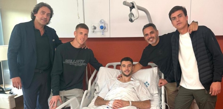 世體：奧爾莫探望手術(shù)后的霍安-加西亞，兩人同屬一家經(jīng)紀公司