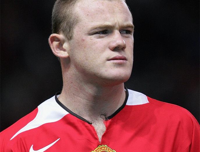 2004年的今天魯尼在曼聯(lián)首秀上演帽子戲法，253球為隊史射手王