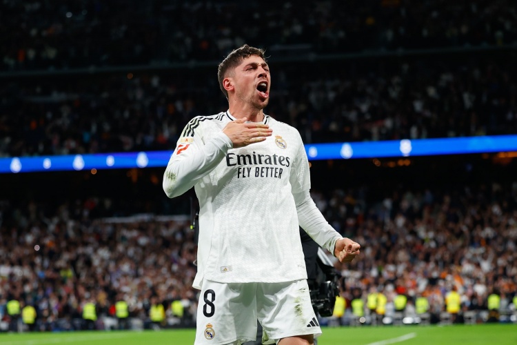 科貝記者：巴爾韋德跑動很積極，但在皇馬中場幾乎毫無存在感