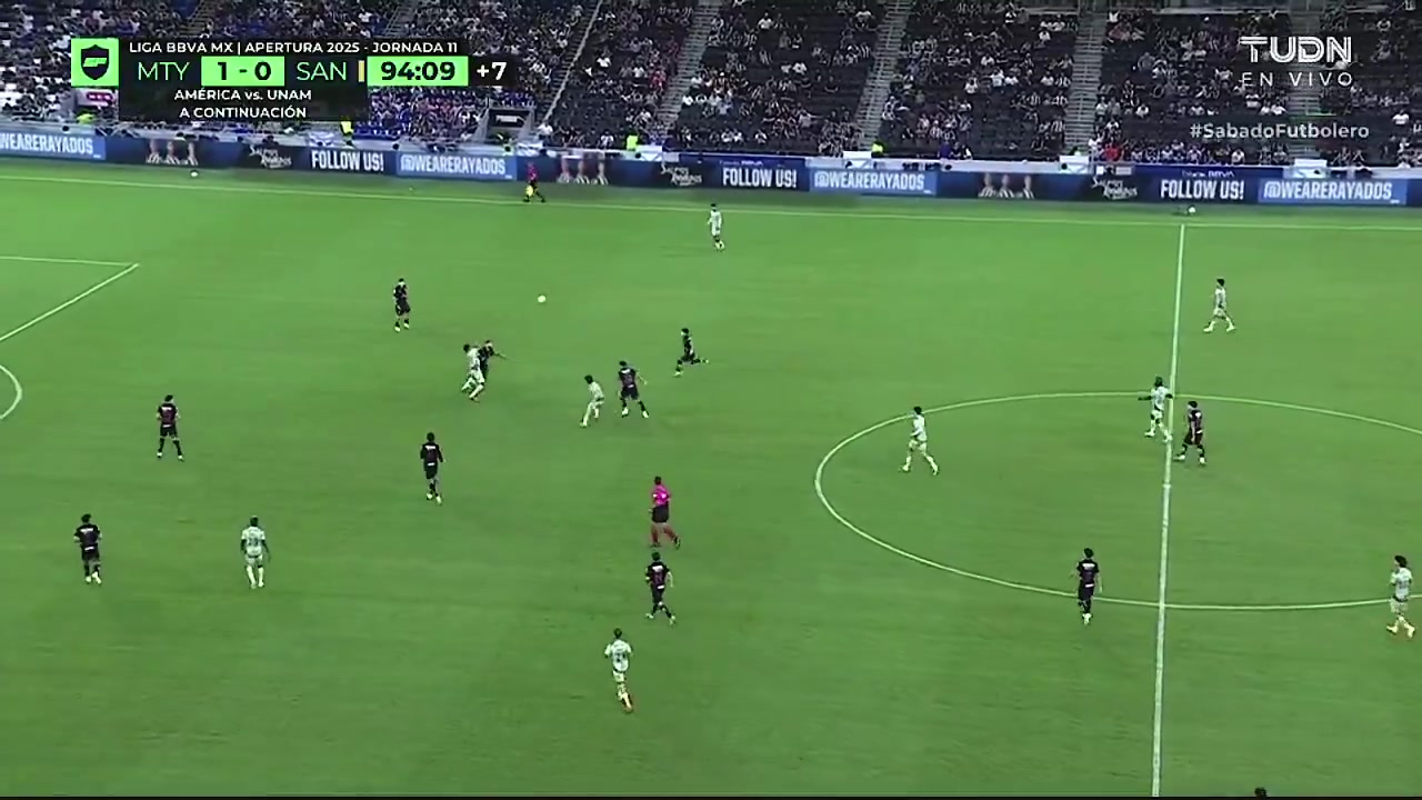 硬漢??39歲拉莫斯頭球時被對手一腳正中面門滿臉血，纏繃帶完賽