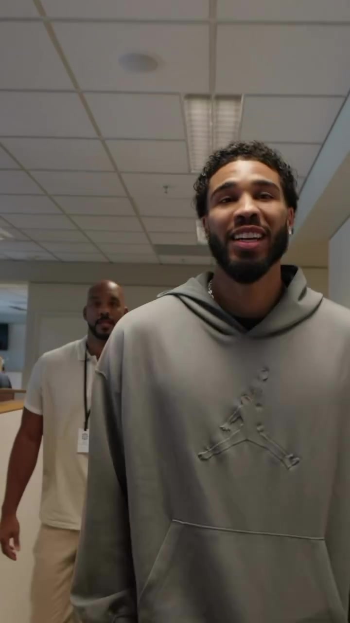 恢復(fù)神速！塔圖姆上腳粉色JT4 開始進行有球訓(xùn)練