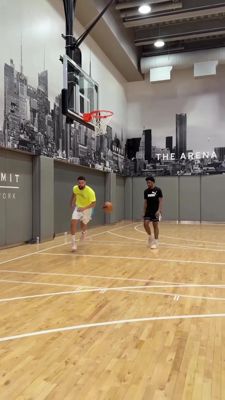 實(shí)戰(zhàn)干貨來了！訓(xùn)練師曬克萊訓(xùn)練：扣籃熱身后各種三分投射美如畫