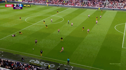 姆伯莫被拉倒未出示紅牌！郵報(bào)：曼聯(lián)正考慮對(duì)此提出投訴