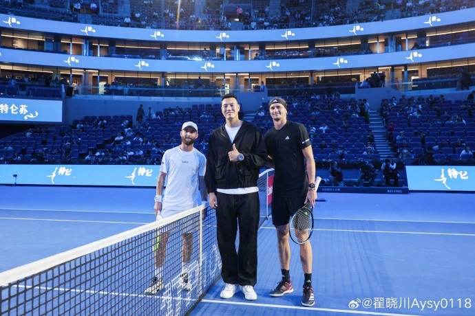 跨界聯(lián)動！翟曉川：很榮幸為今天中網(wǎng)的比賽挑邊??