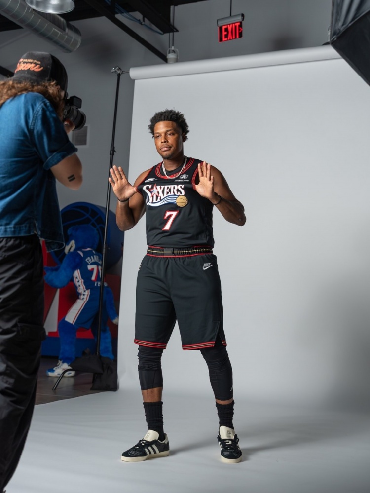 小鋼炮！洛瑞曬個(gè)人定妝照：生涯第20個(gè)賽季 時(shí)光飛逝