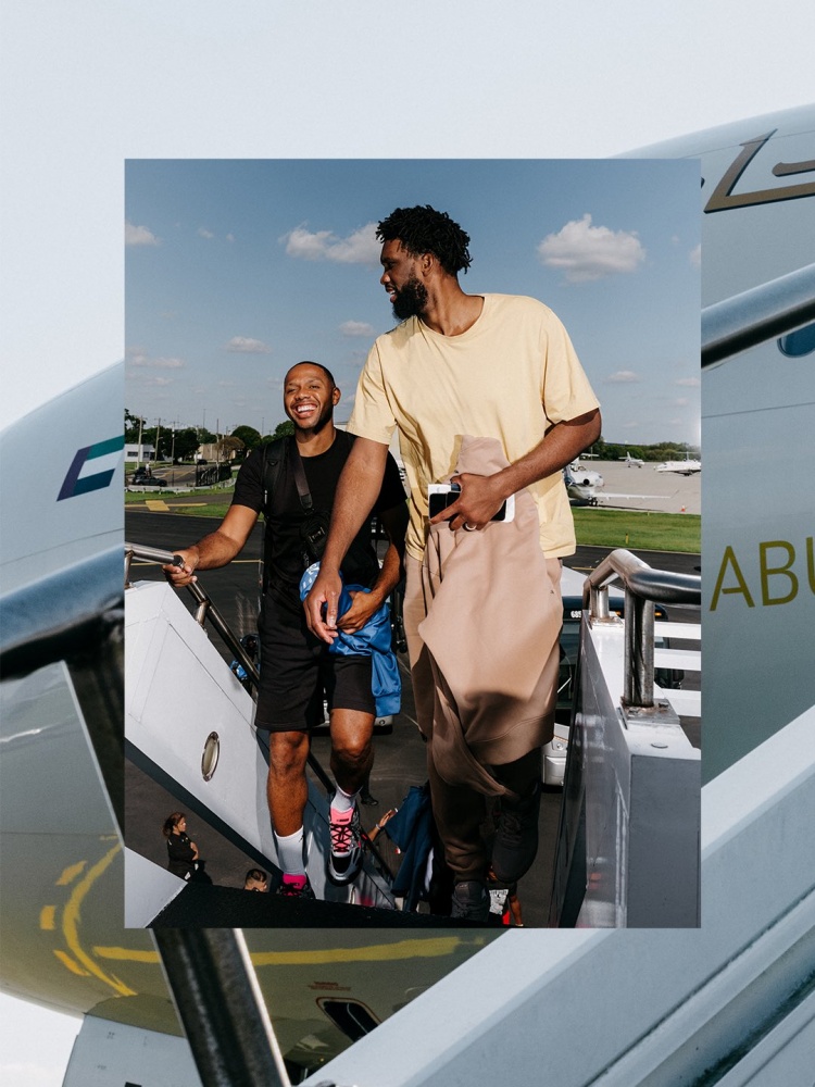 出發(fā)！76人曬球員登機(jī)照 啟程阿布扎比備戰(zhàn)季前賽