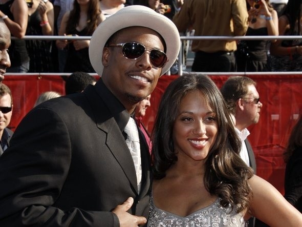 皮爾斯：女性應該向男性下跪求婚 因為男性在婚姻中提供了價值