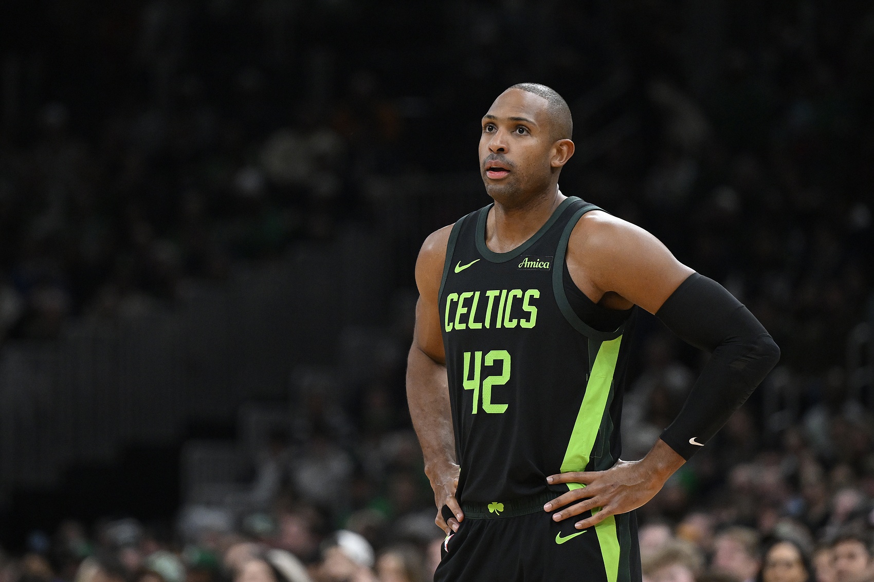 霍福德常規(guī)賽曾25次打勇士 場均14.9分9.4板為面對所有隊最高！