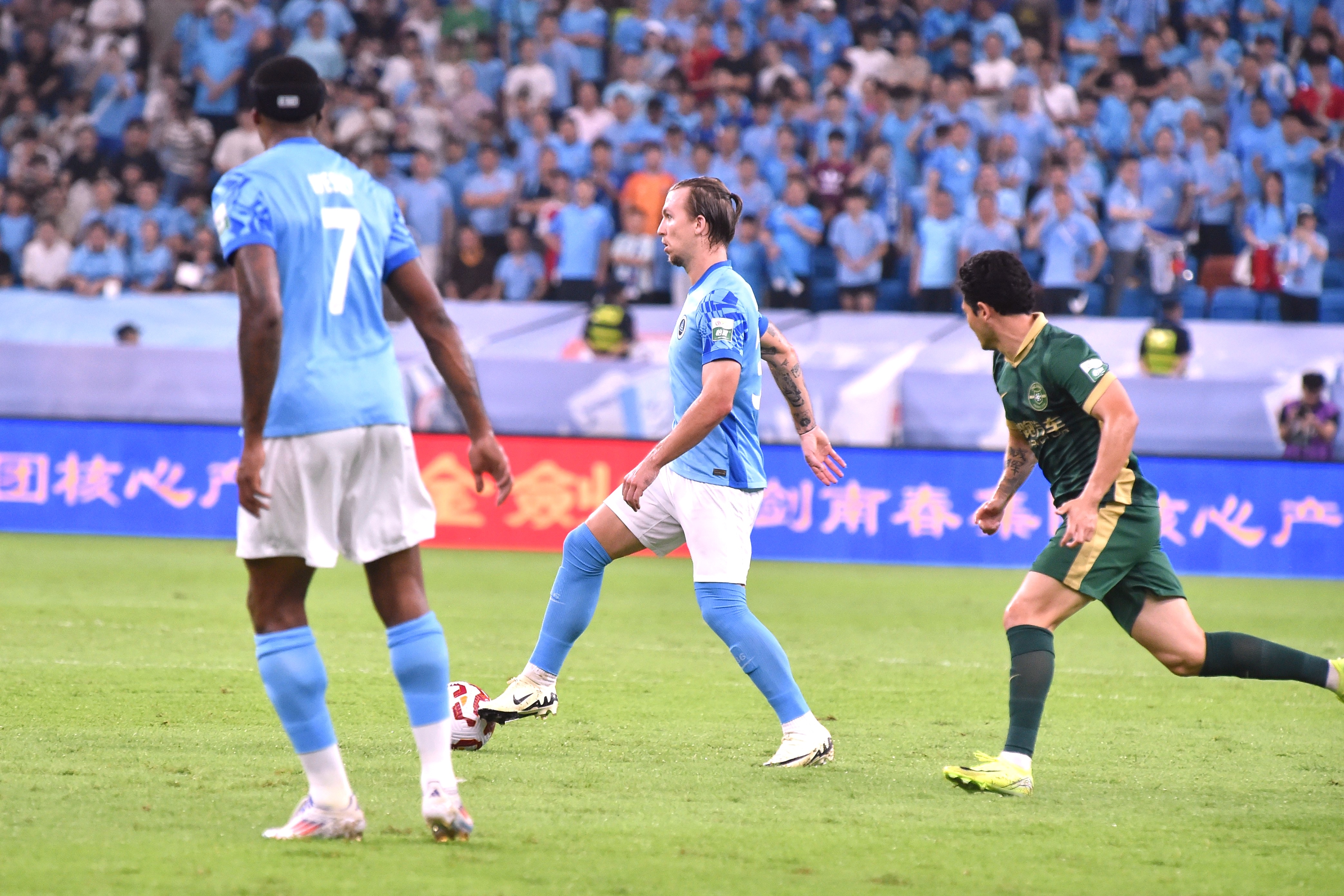 10戰(zhàn)8負(fù)！足球報(bào)：新鵬城換帥未達(dá)預(yù)期，保級(jí)壓力越來(lái)越大