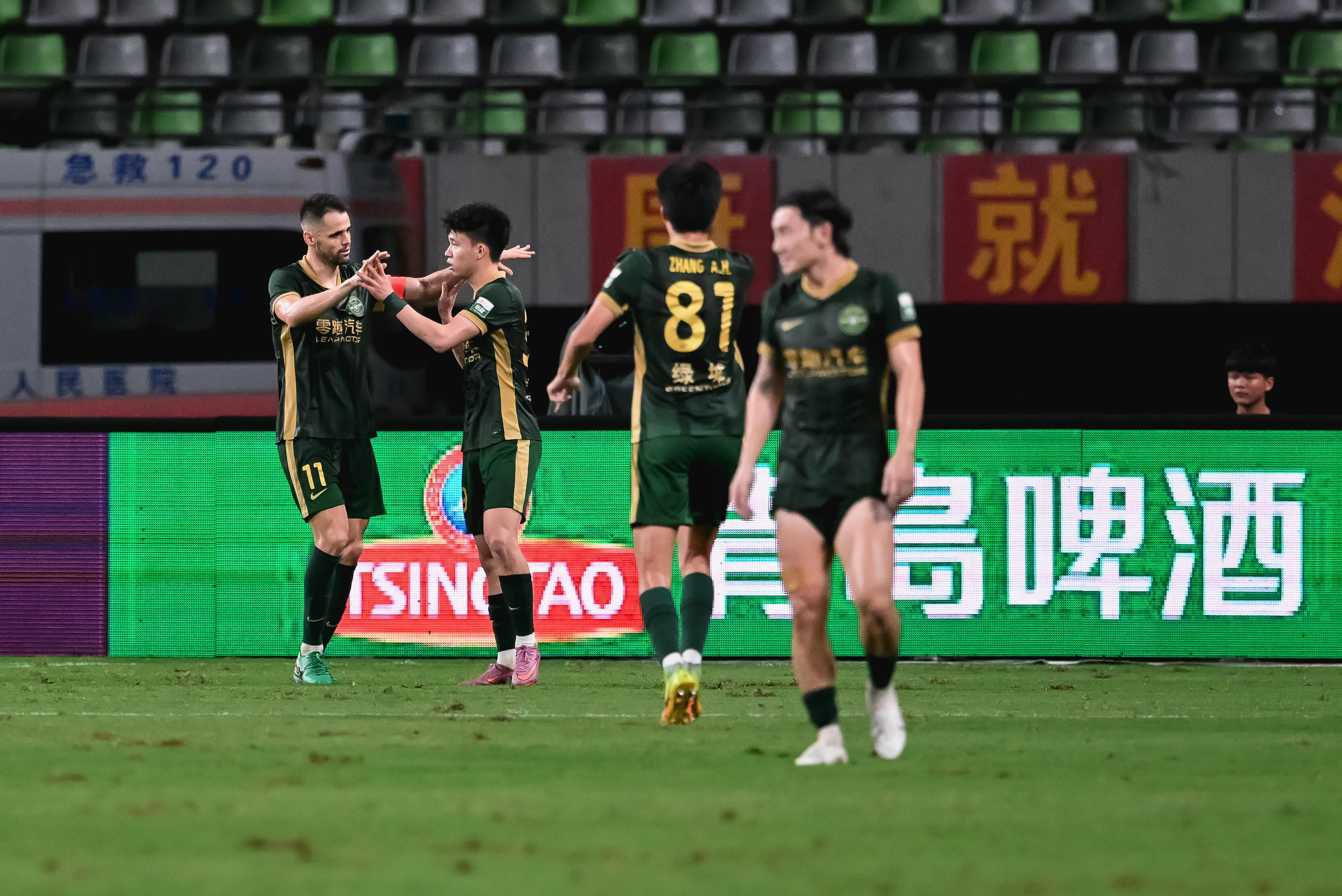 東體：浙江隊(duì)下半場(chǎng)補(bǔ)時(shí)已打進(jìn)12球，創(chuàng)2012年以來任一球隊(duì)紀(jì)錄