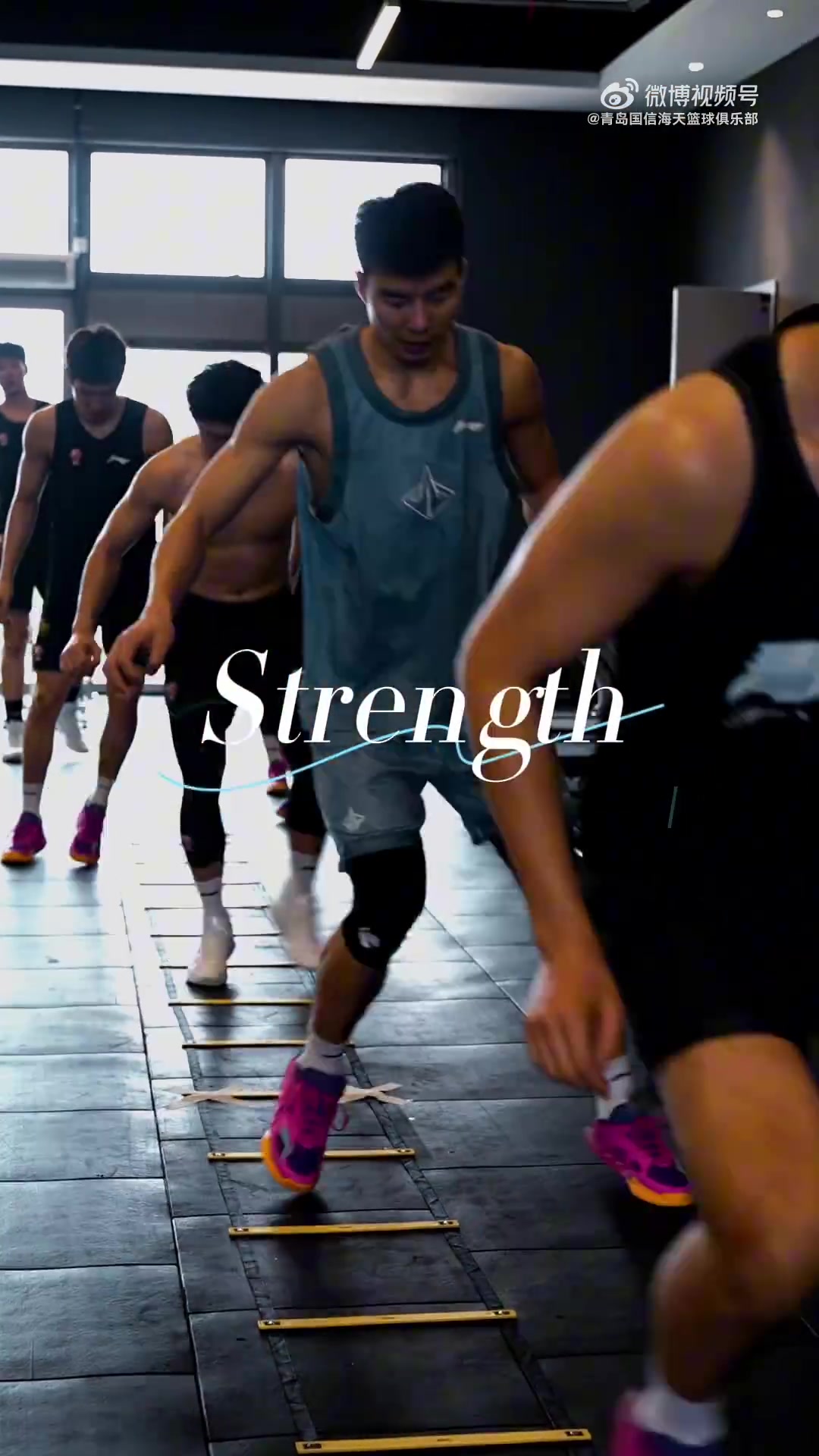 青島男籃訓(xùn)練日常：力量訓(xùn)練???? 積跬步以致千里！