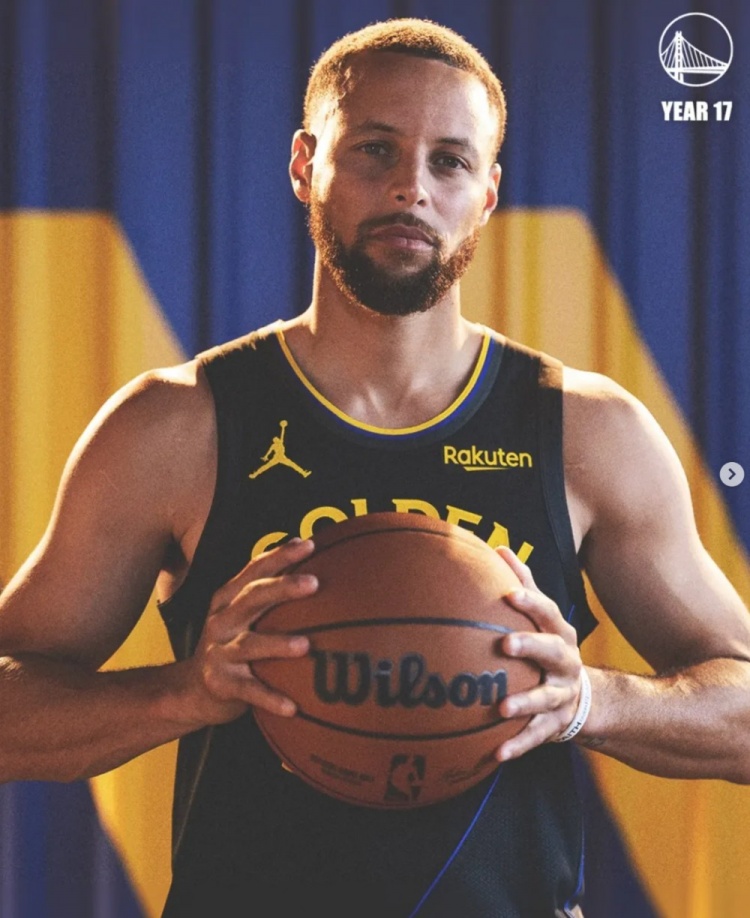 好多回憶！庫里曬17張照片開啟灣區(qū)第17個賽季：感恩這一路走來