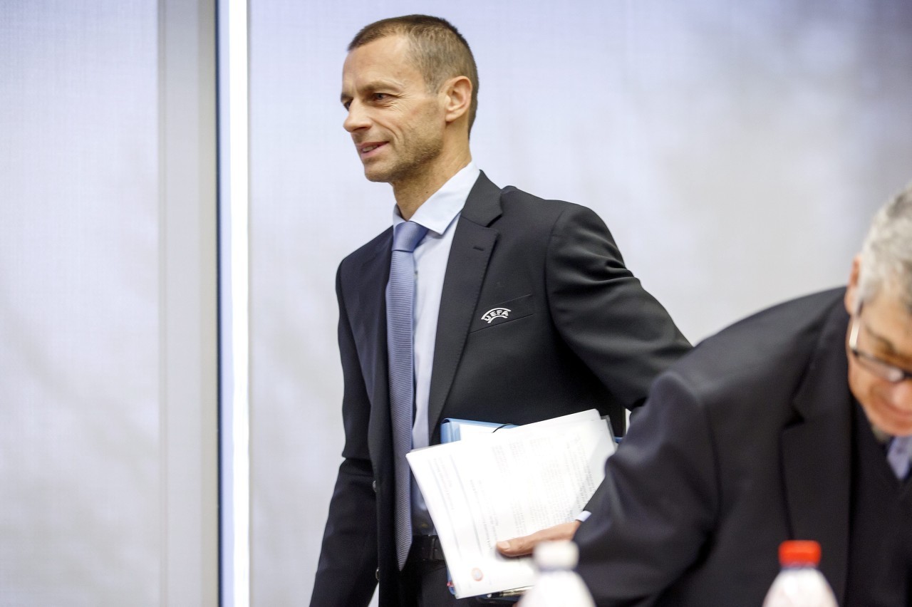 世體：巴薩主場對陣巴黎的歐冠的比賽，切費林將前往巴塞羅那觀戰(zhàn)