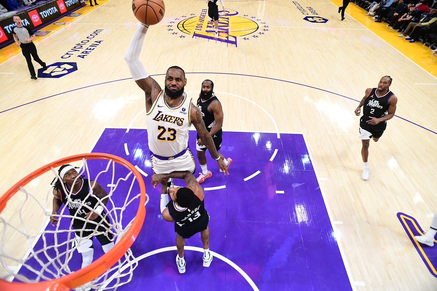 詹姆斯：我給自己隔扣喬治打100分 只是因?yàn)槟菆?chǎng)打的是快船