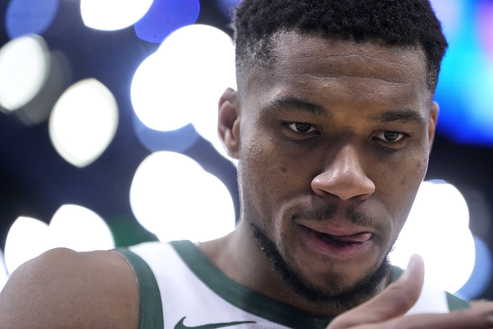 雄鹿老板表示與字母哥進行了友好交談 字母哥一個小時后矢口否認(rèn)