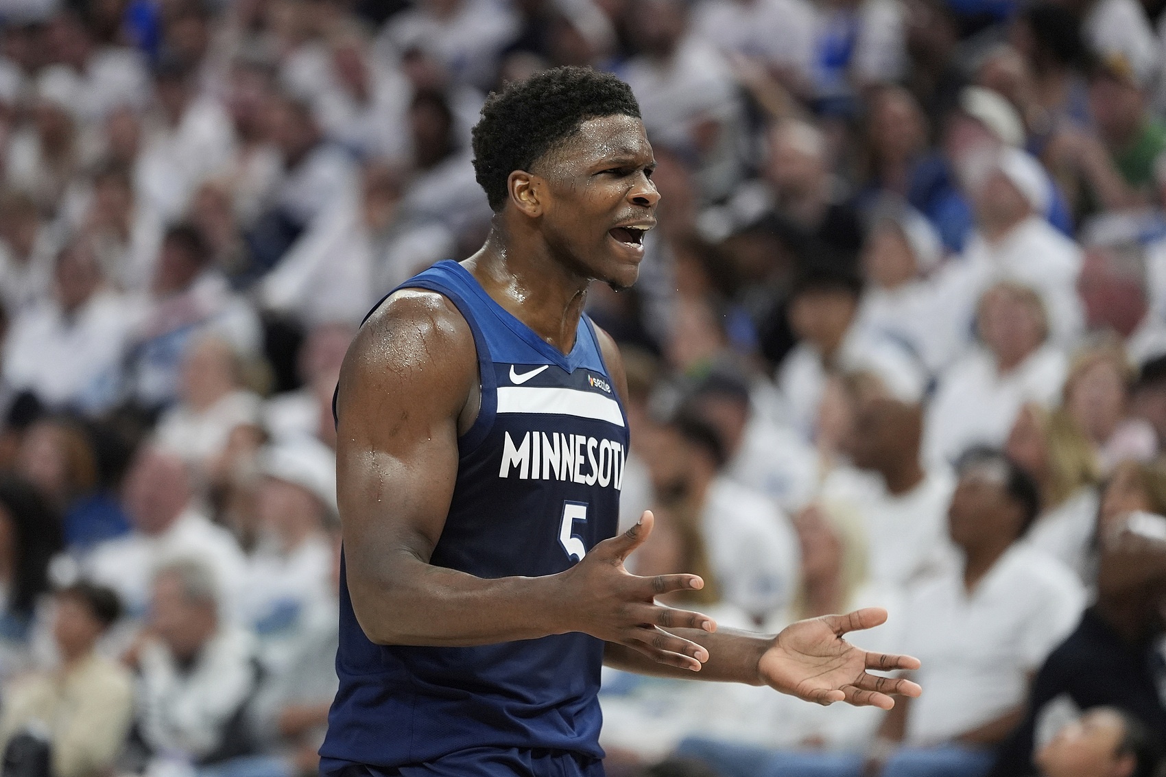 維拉紐瓦：愛德華茲讓人想起喬丹 他朝此方向發(fā)展將會(huì)很恐怖