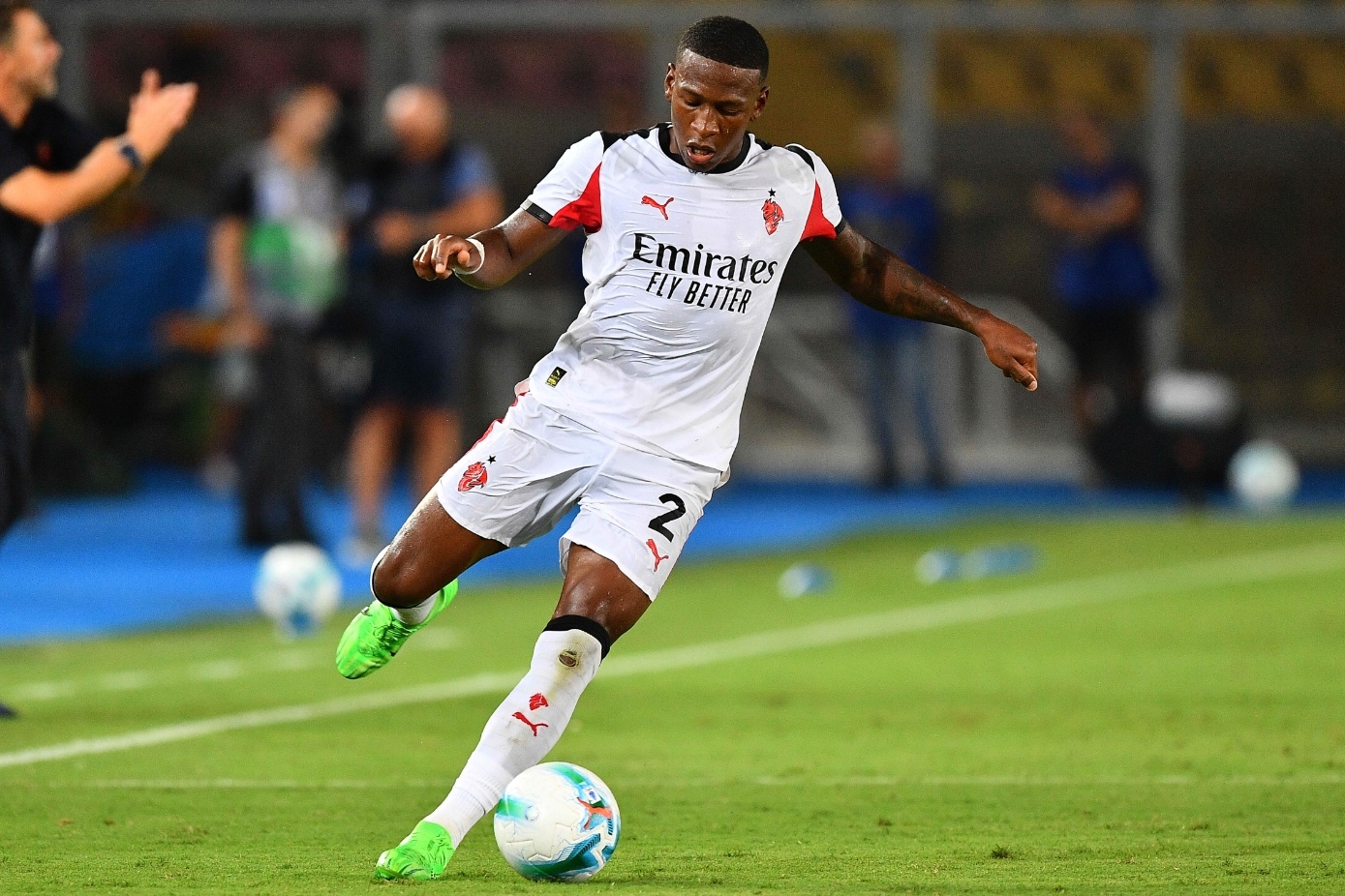 意媒：邁尼昂讓埃斯圖皮尼安掏錢？這是隊內(nèi)懲罰機制，犯錯要罰款