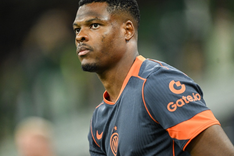 羅馬諾：鄧弗里斯2500萬歐解約金明夏繼續(xù)生效，巴薩與英超隊(duì)關(guān)注