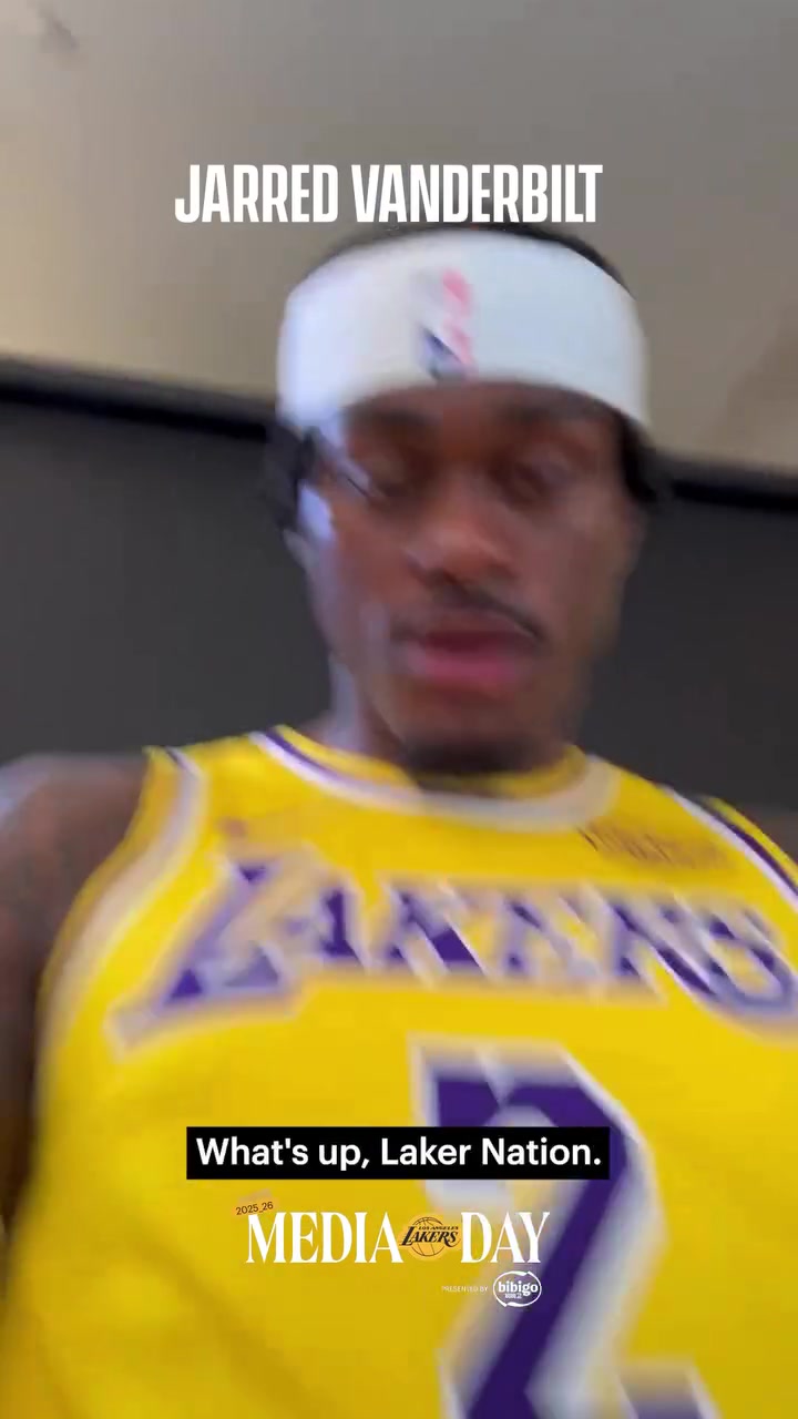 湖人官方曬全隊集體自拍向球迷問好：我們回來啦！