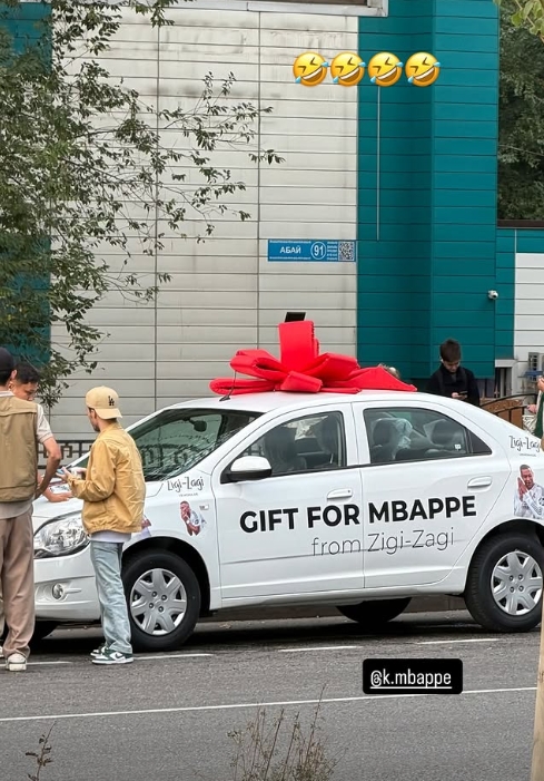 機會難得，凱拉特球迷準備了一輛車想送給姆巴佩??