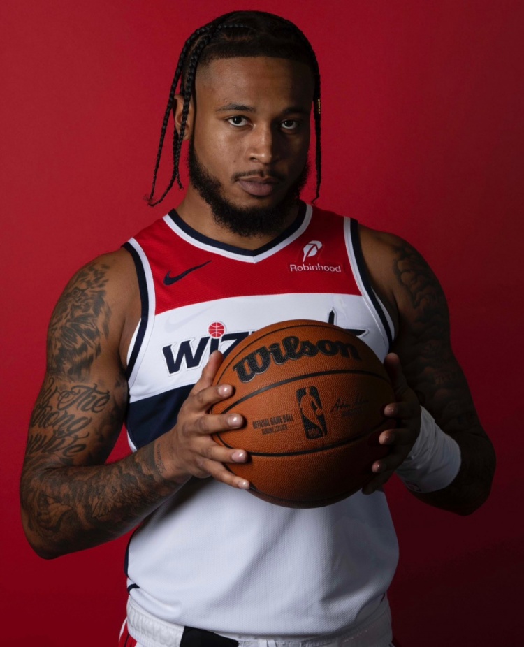 惠特摩爾：在火箭時我感覺每場比賽都該上場 但我防守確實不達標