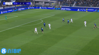 這球漂亮，布魯日球員弧頂處晃開防守兜射破門，亞特蘭大主場(chǎng)落后