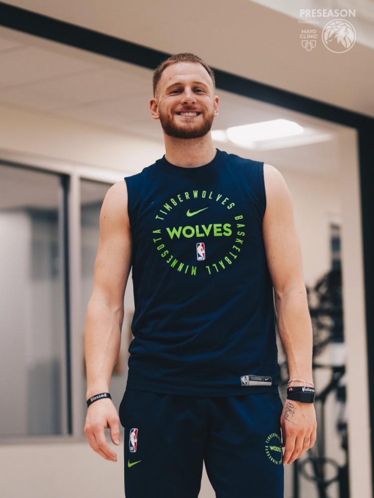 新賽季沖！森林狼曬訓(xùn)練照：愛德華茲&迪文&里德喜笑顏開