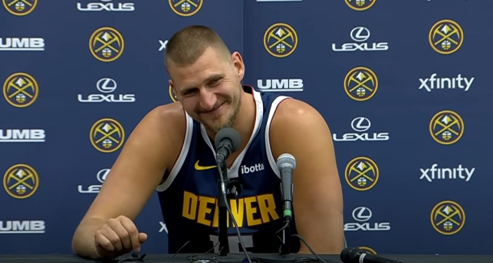 記者：你現(xiàn)在30歲了 約基奇：別提這個(gè) 我們不需要聊這個(gè)??