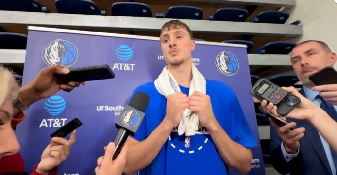 弗拉格：有時(shí)我會(huì)搞混NBA和大學(xué)戰(zhàn)術(shù)術(shù)語(yǔ) 但只要開口說(shuō)就很好