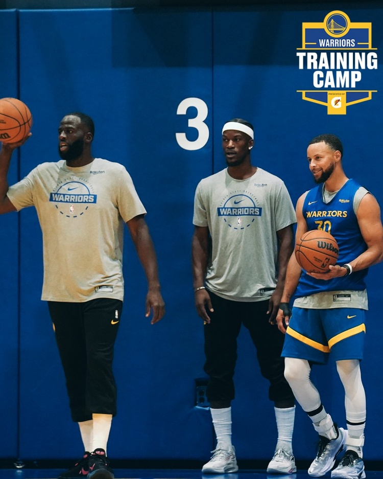 庫(kù)里/巴特勒/追夢(mèng)同框！勇士官方曬圖：訓(xùn)練營(yíng)第一天
