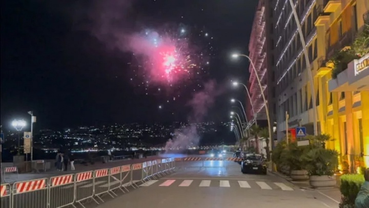 不走運(yùn)，意媒：葡體飛機(jī)晚點(diǎn)，到達(dá)那不勒斯后又遭煙花騷擾