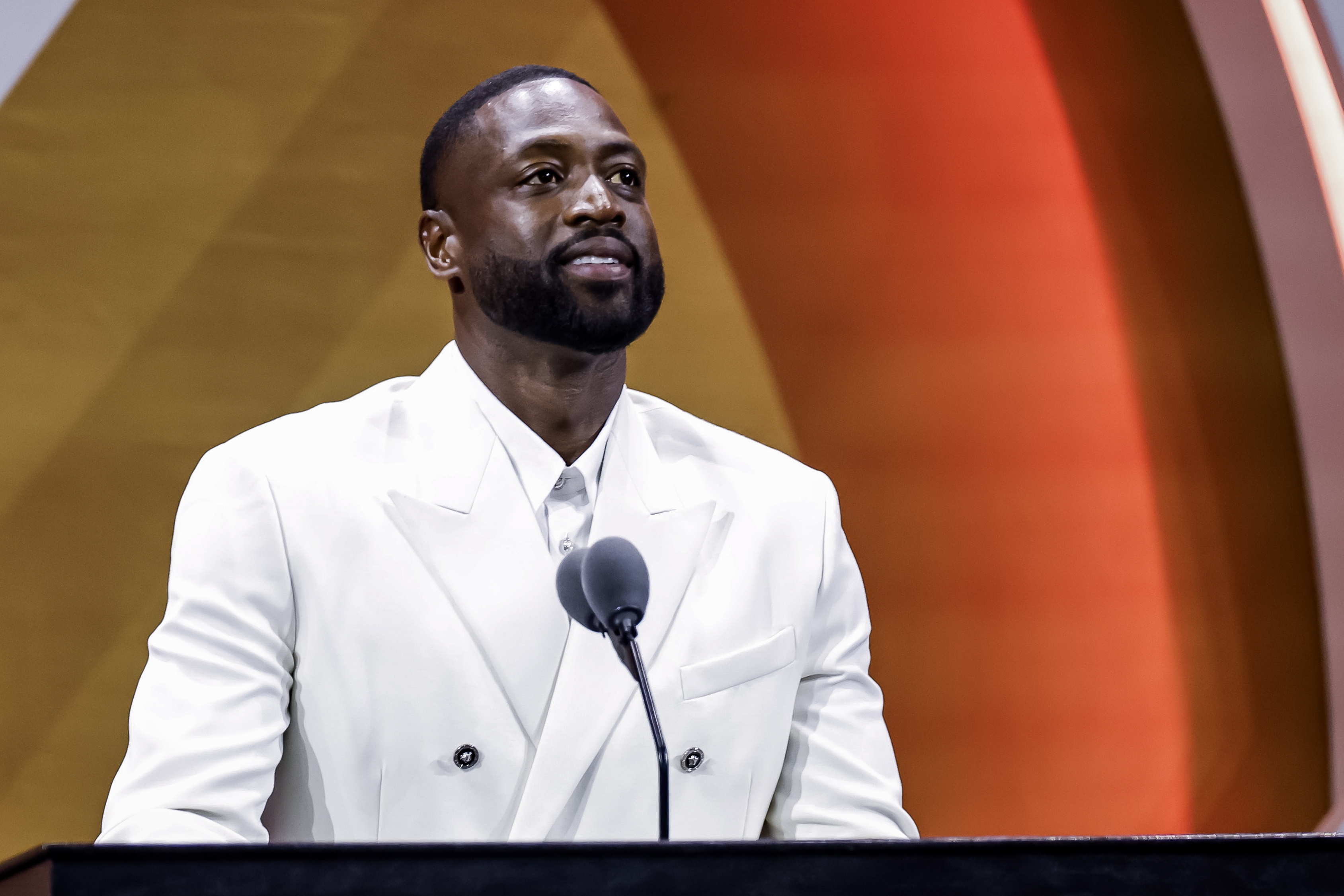 韋德：新賽季媒體日對于球員來說就是穿上新衣服拍拍照&聊聊天