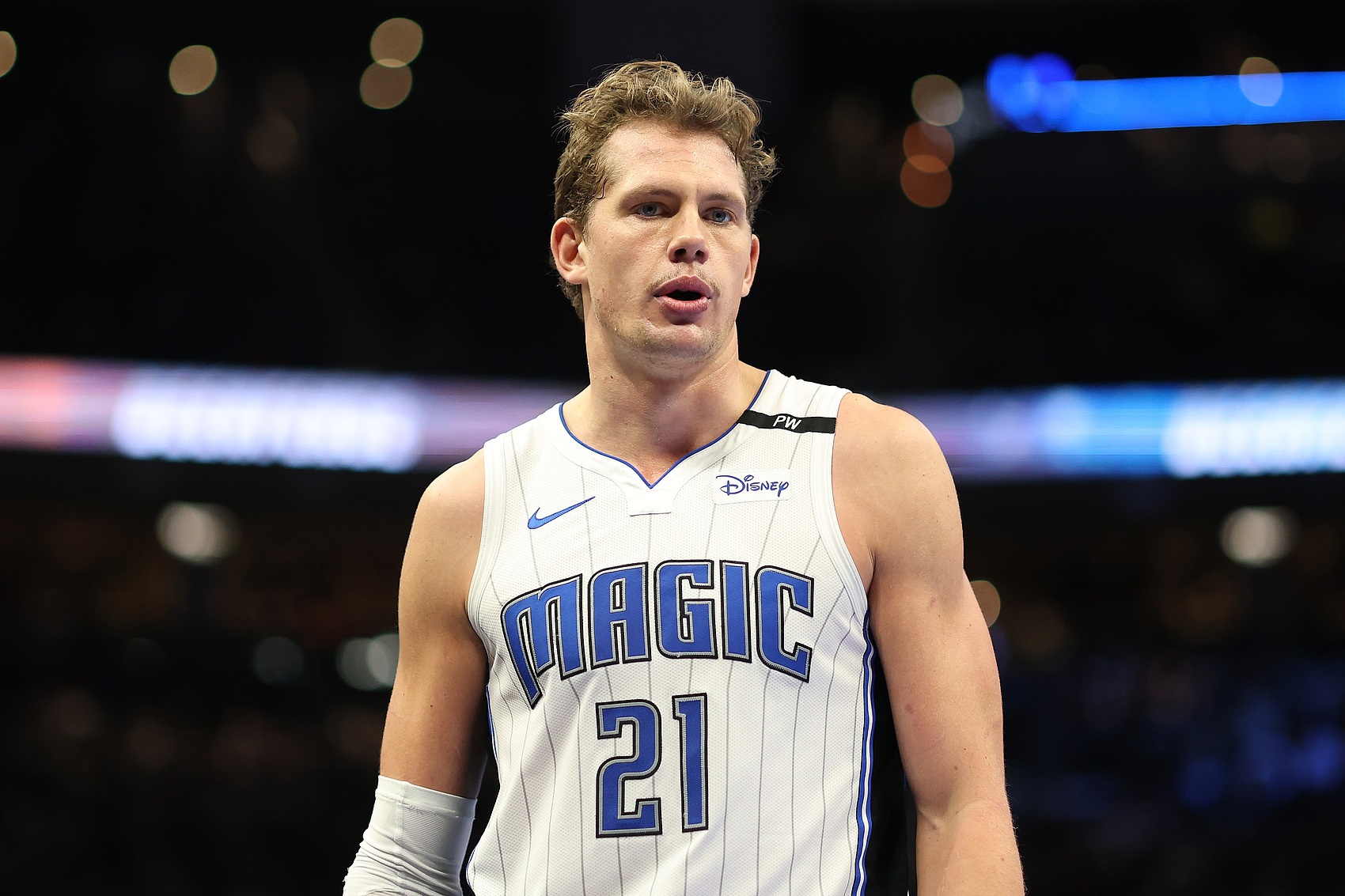 接受韌帶修復(fù)手術(shù)！莫斯利：大瓦格納進(jìn)行了無(wú)接觸投籃和技術(shù)打磨