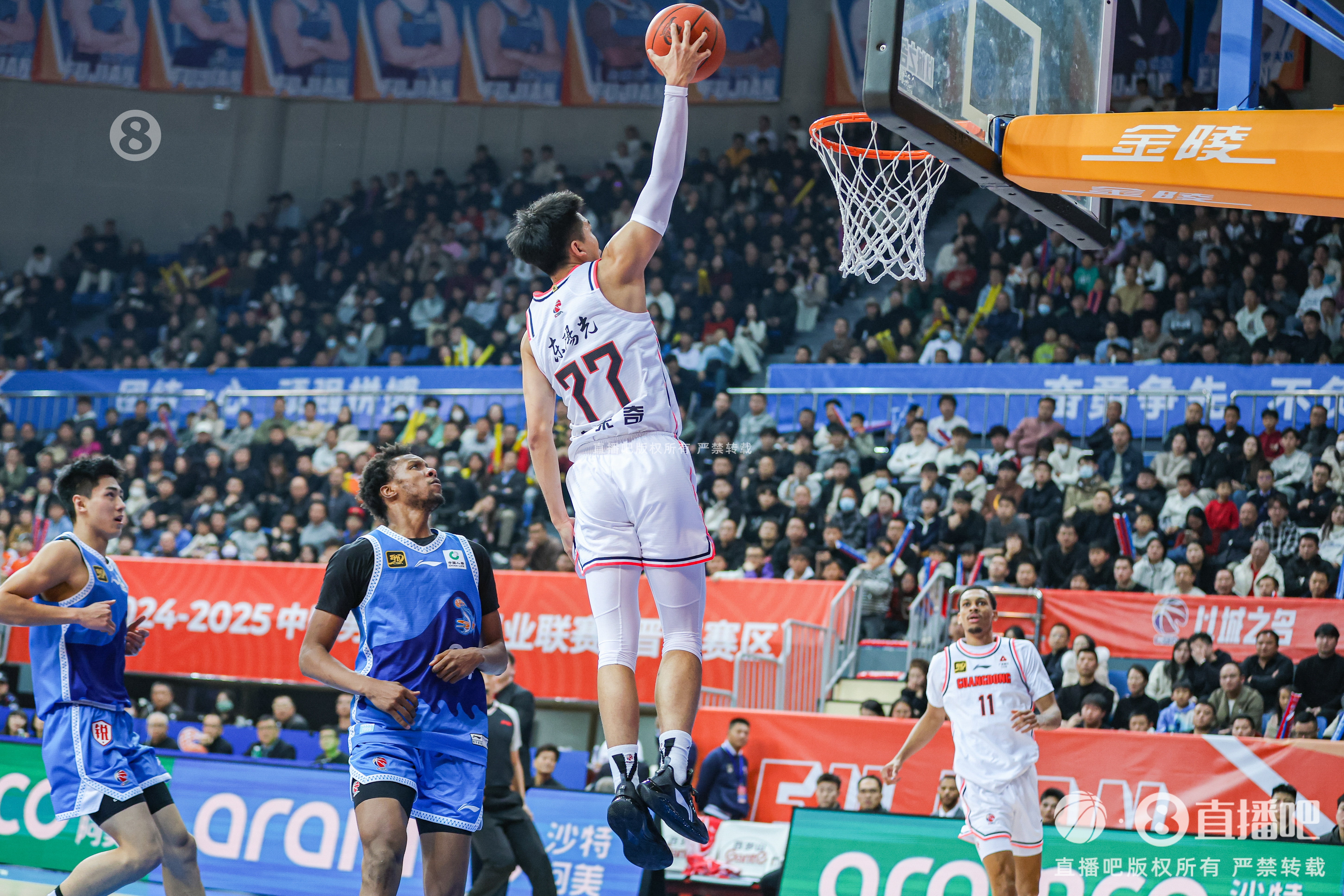 直播吧：黃榮奇簽約同曦 上賽季出戰(zhàn)38場常規(guī)賽場均6分2.1助攻