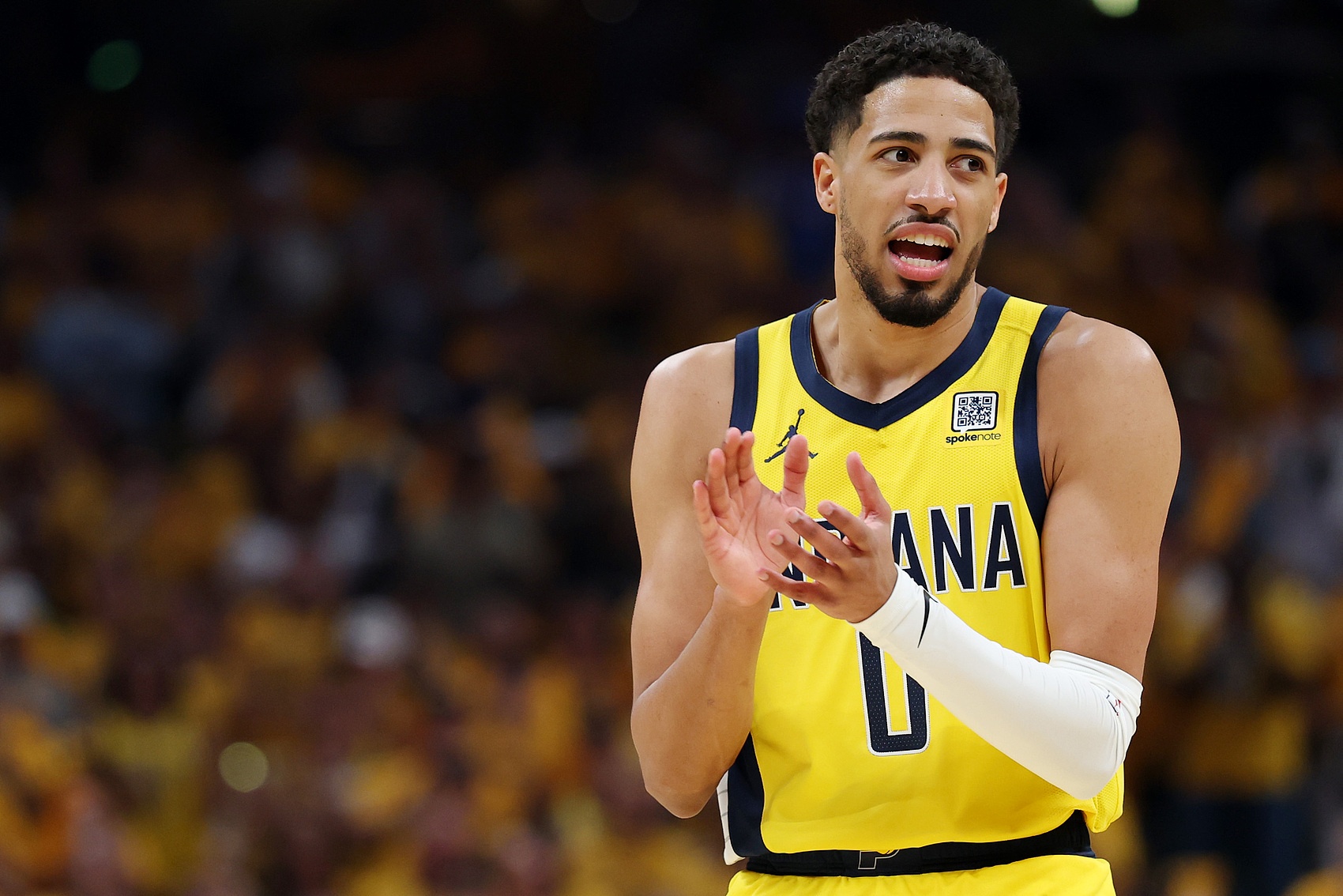 感同身受！哈利為狂熱球員凱爾希祈福 前者上賽季總決賽G7也傷退