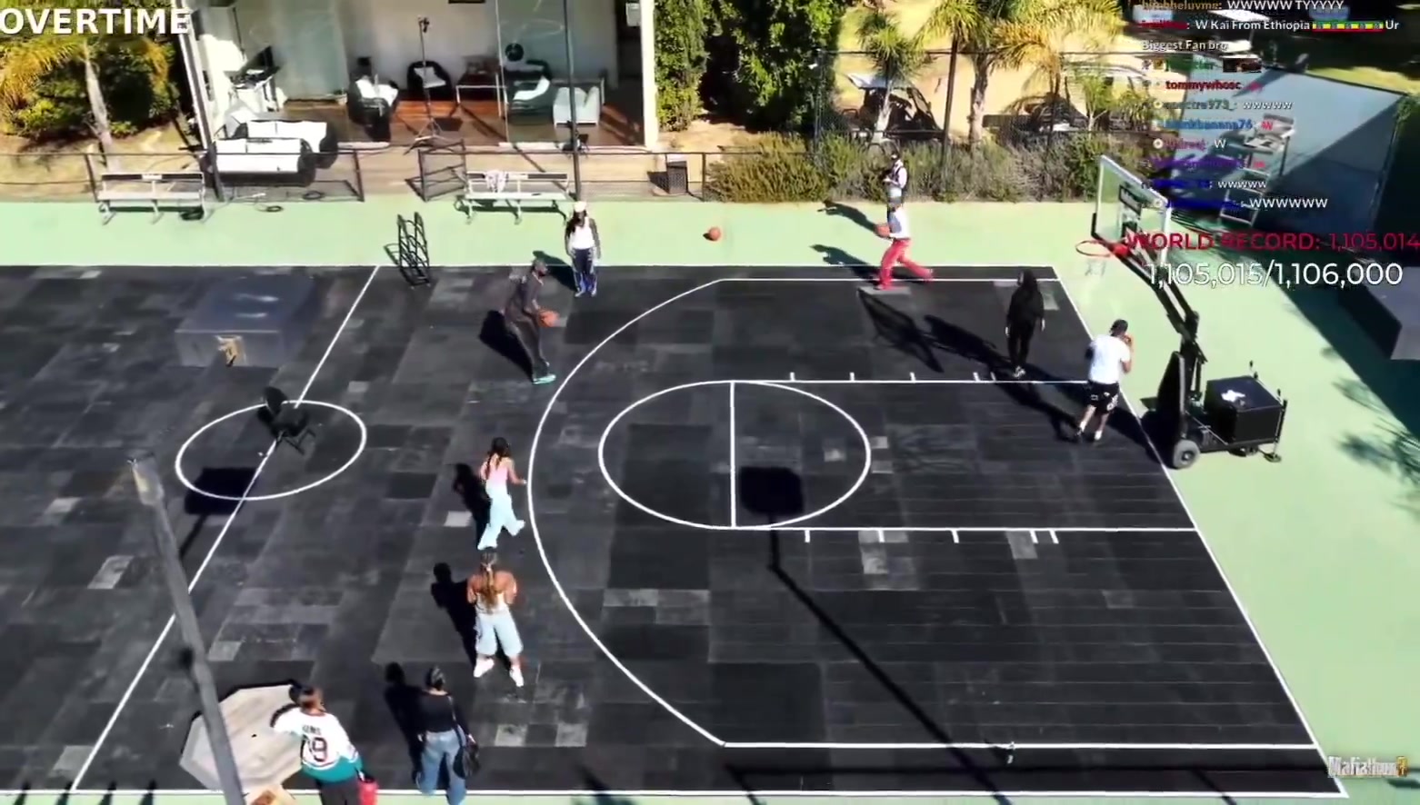 詹姆斯要求好友配音模仿比賽最后時(shí)刻緊張氛圍 自己連續(xù)三投不中