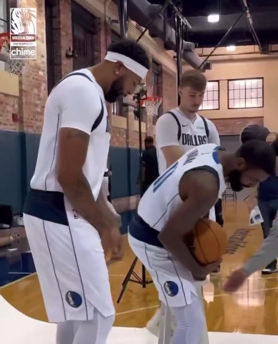 老弟有點拘束！三狀元拍攝定妝照 濃眉&歐文打鬧 弗拉格面無表情