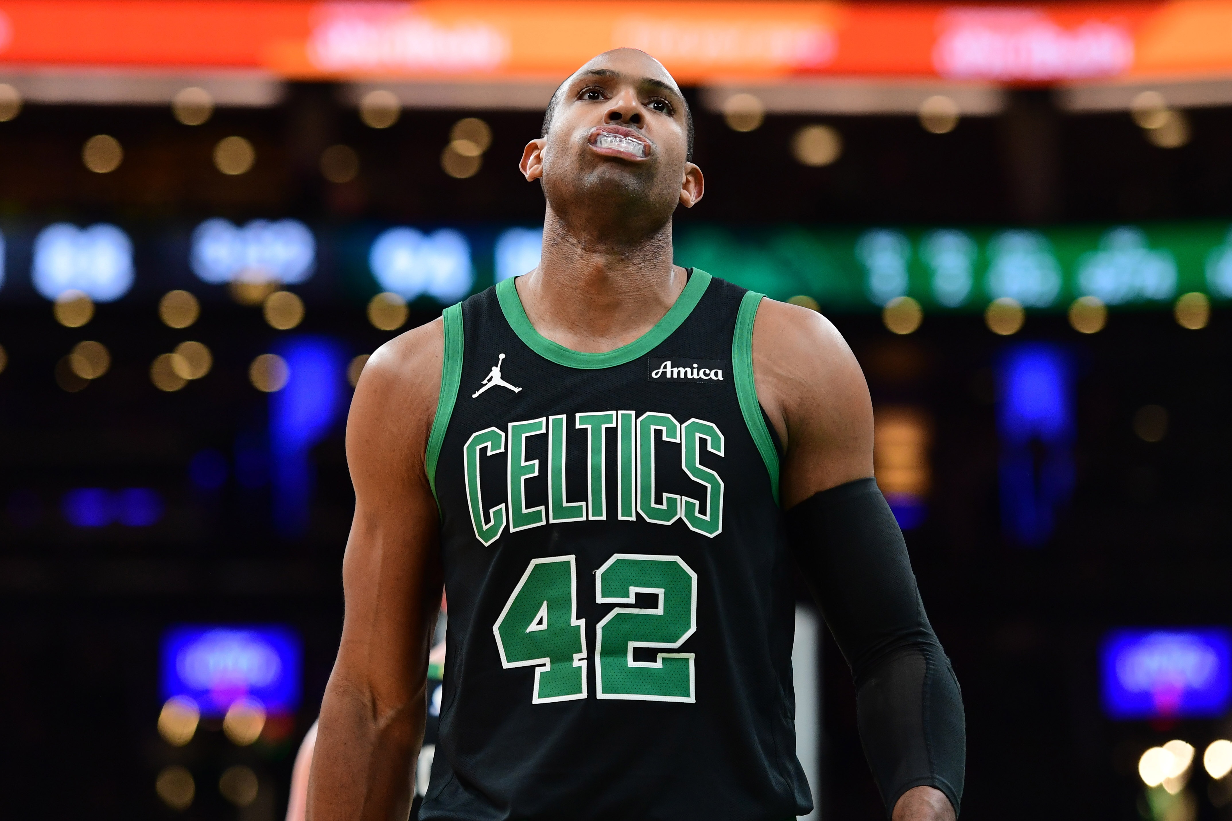 霍福德不打背靠背？鄧?yán)S：是的&我們會監(jiān)控 輪換球員能幫助球隊